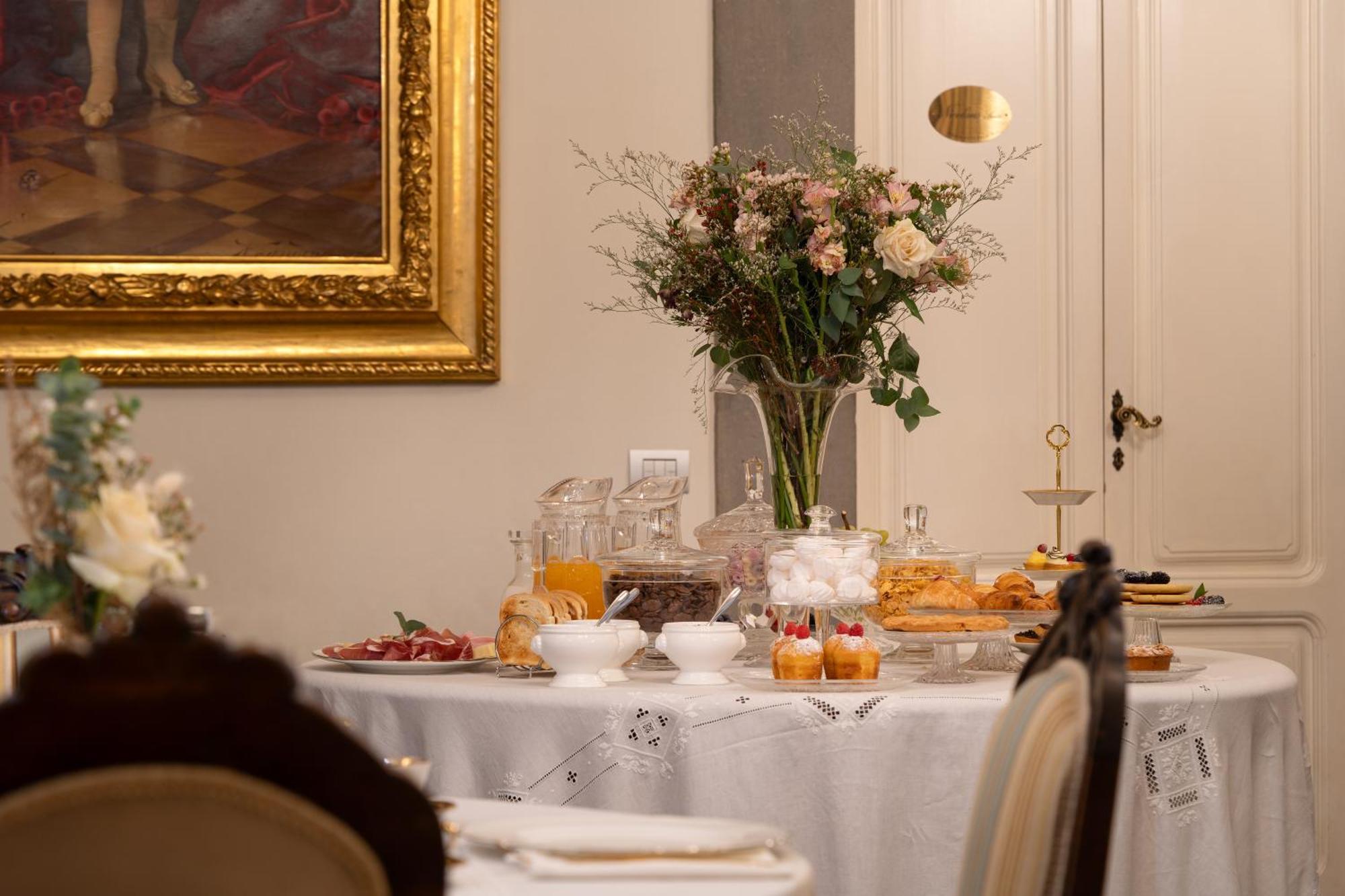 Piazza Pitti Palace - Residenza D'Epoca Acomodação com café da manhã Florença Exterior foto