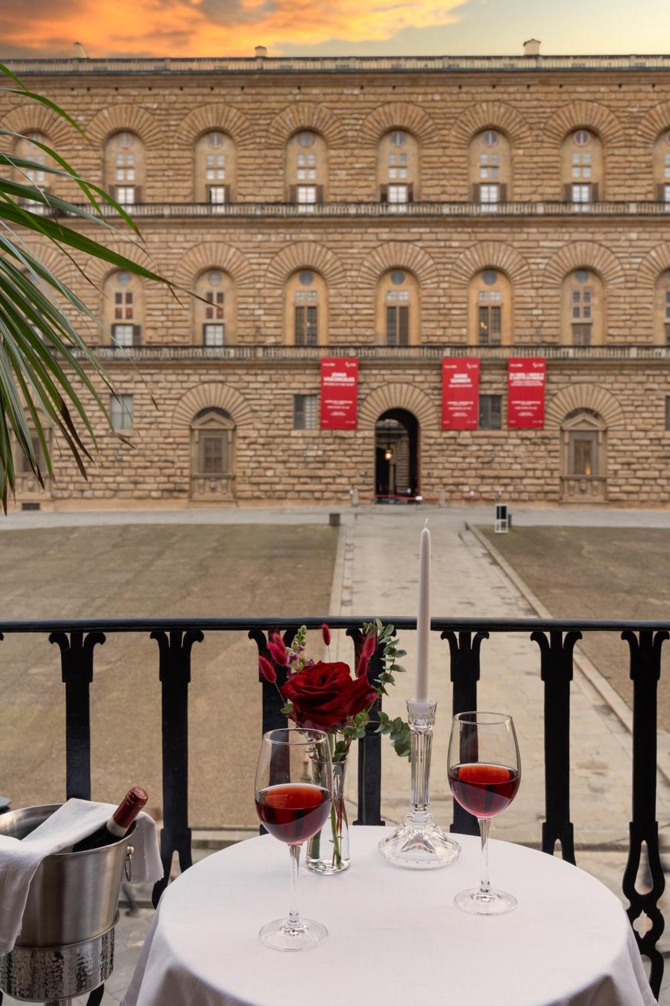 Piazza Pitti Palace - Residenza D'Epoca Acomodação com café da manhã Florença Exterior foto