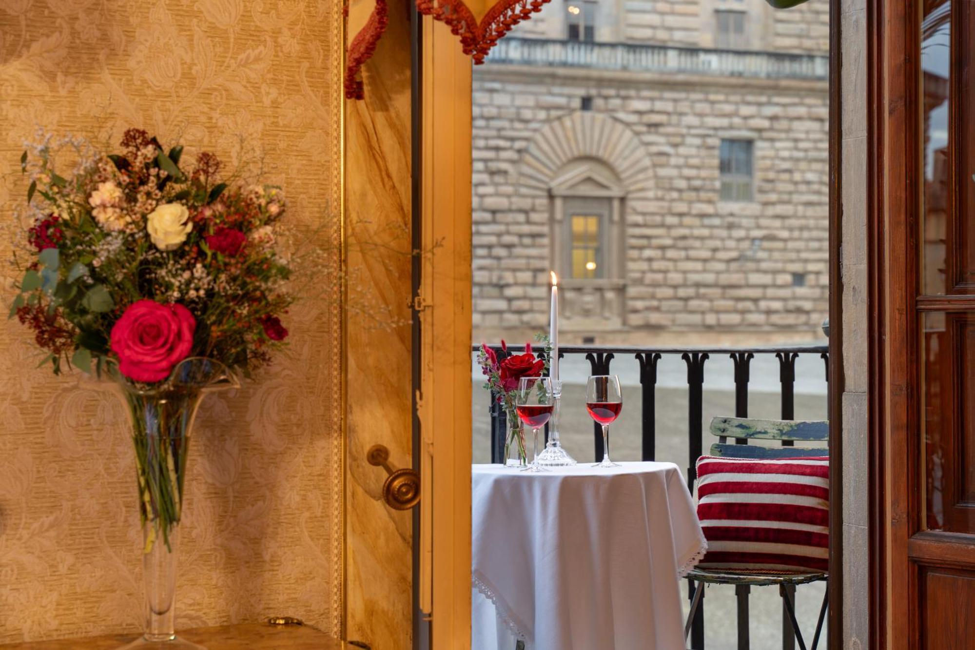 Piazza Pitti Palace - Residenza D'Epoca Acomodação com café da manhã Florença Exterior foto