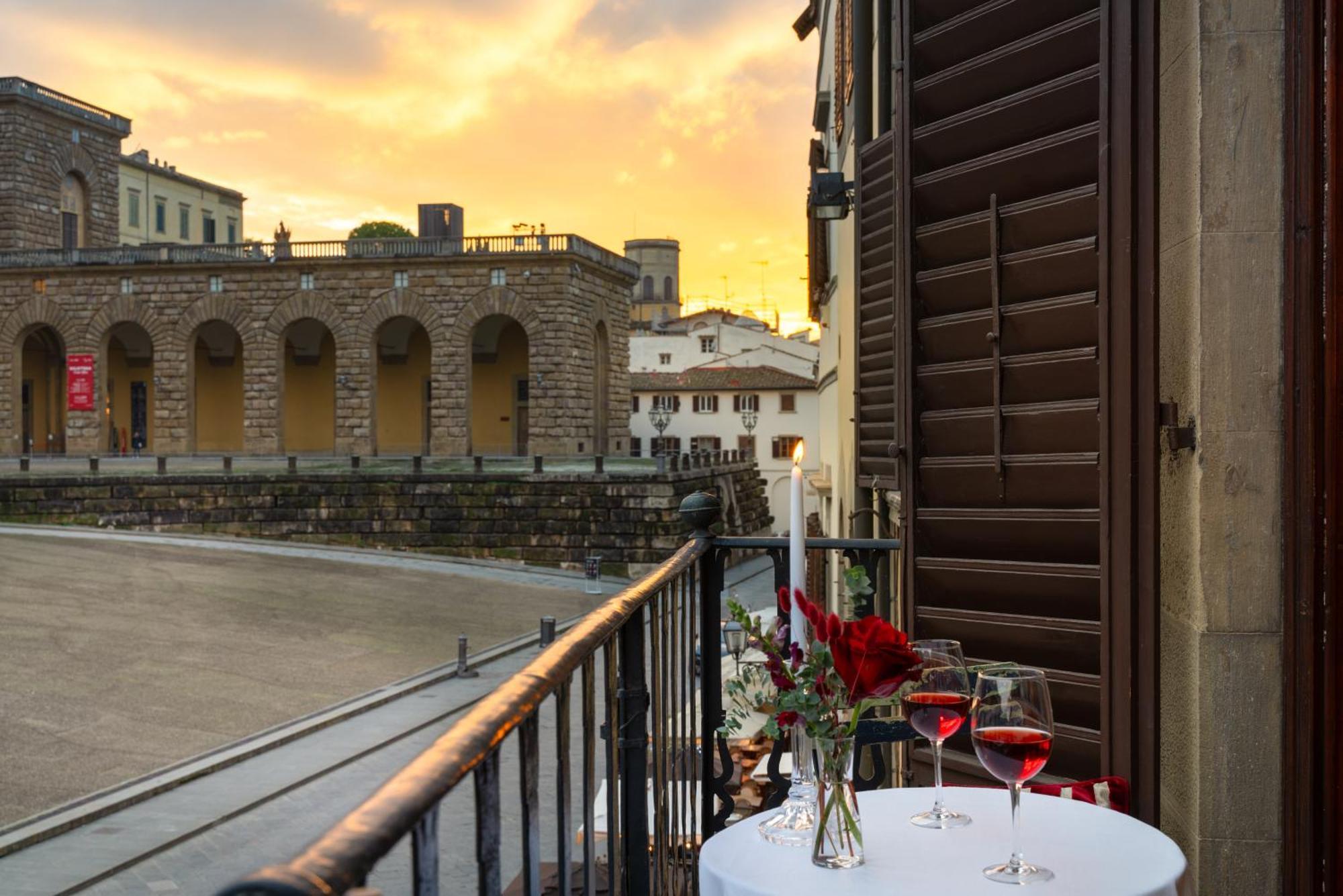 Piazza Pitti Palace - Residenza D'Epoca Acomodação com café da manhã Florença Exterior foto